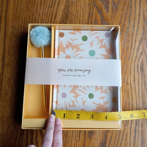 NIB Floral Journal Notebook & Pom Pom Pen Gift Set - Picture 10 of 12